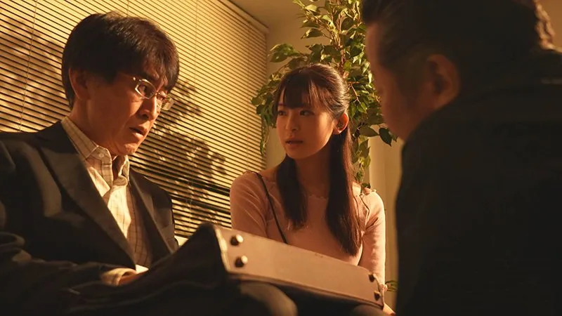 Anh xã vay nợ bọn cho vay nặng lãi, vợ phải bán thân để trả nợ