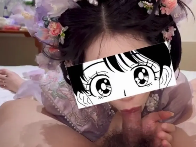 Gái xinh trong bộ đồ bé con mút cậu bé cực đã